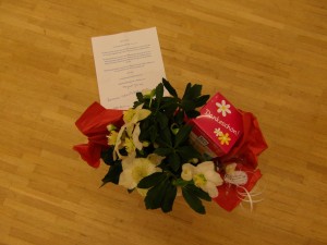 Blumen zum Abschied für die bisherige Tanzleiterin