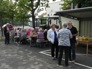 AWO-Familie beim Grillabend