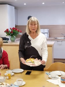 Frau Miehe, die Leiterin des Schnuddelfrühstücks OV Fuldatal
